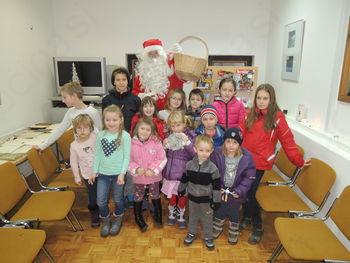 Božiček zdaj k nam prihaja ...