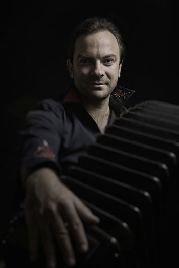 KARIZMATIČNI HARMONIKAR MARKO HATLAK ŽELI OSTATI SLUGA GLASBI