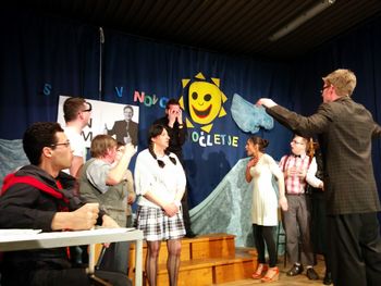 Napovedujemo gostovanje Kulturno umetniškega društva Venčeslav Taufer,  Dole: komedijo  » VAJA  ZBORA« Vinka Möderndörferja v izvedbi TEATRA 13