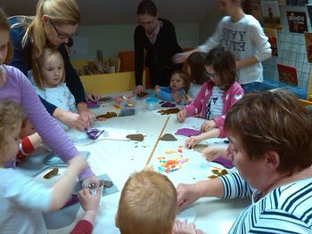 pravljična urica z ustvarjalno delavnico