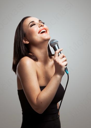 Tržiške poletne prireditve; koncert Nina Strnad trio