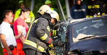 KDO NAM REŠUJE ŽIVLJENJA?