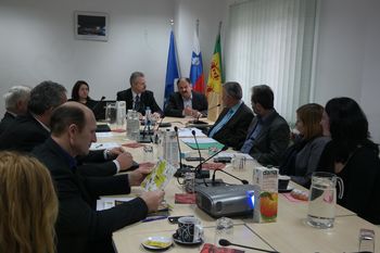 Na seji v Mirni Peči predsedstvo Združenja občin Slovenije podprlo zahtevo za odstop finančnega ministra
