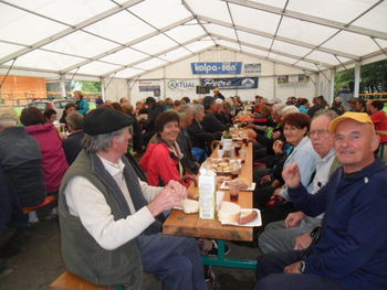 POHOD IN MEDDRUŠTVENO SREČANJE