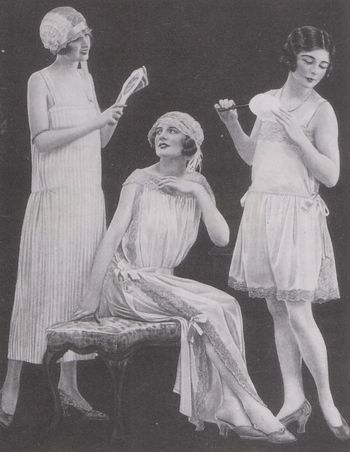 Občasna razstava v Kurnikovi hiši - Kaj so včasih nosili spodaj? 