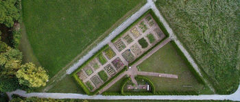 Urbani ekološki vrtovi na Zeliščnem vrtu Trebnik v Slovenskih Konjicah