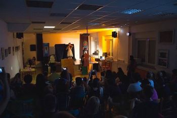 Zaključni nastop hip hoparjev AIA - Mladinskega centra Mengeš Zaključni nastop hip hoparjev AIA - Mladinskega centra Mengeš