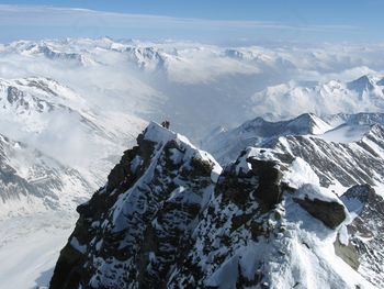 Pridružite se nam. Zgoraj je svet lepši! Pridružite se nam. Zgoraj je svet lepši!