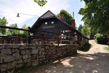Razpis za najemnika planinske postojanke na Pikovem