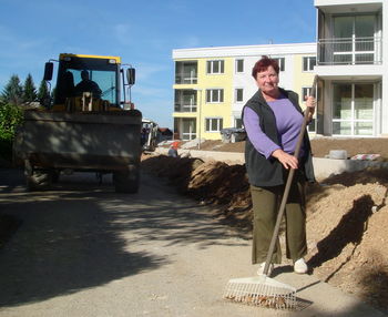 Delavci menda dobro sodelujejo z okoliškimi prebivalci.