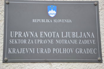 Bosta Polhov Gradec in Dobrova ohranila krajevni (matični) urad?