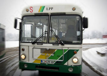 Sneg otežuje vožnjo po Ljubljani