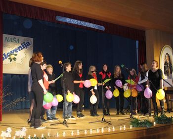 Mladinska vokalna skupina KD Gregor Rihar.