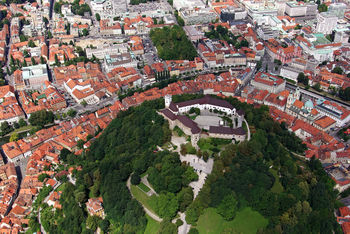 Peš iz mesta na Ljubljanski grad