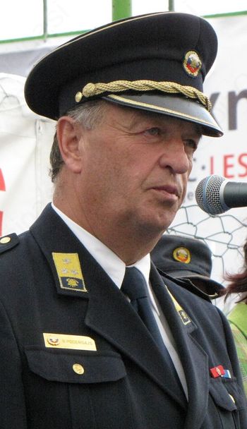Dan žena v gostilni Beno
