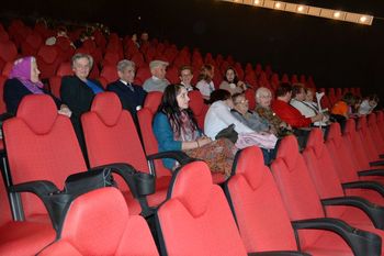 Stanovalci so si ogledali film SREČEN ZA UMRET