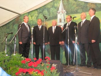 Pod Reško planino veselo živimo