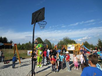 Lipko in košarkar Dino v Zapotoku - prispevek našega glavnega sponzorja - Zavarovalnice Triglav