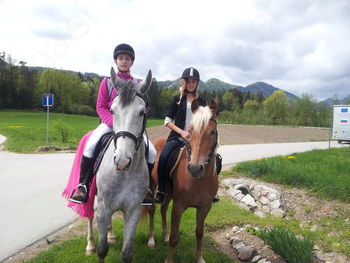 Konjičkove delavnice na Ekološki kmetiji Pr´ Jerin Konjičkove delavnice na Ekološki kmetiji Pr´ Jerin