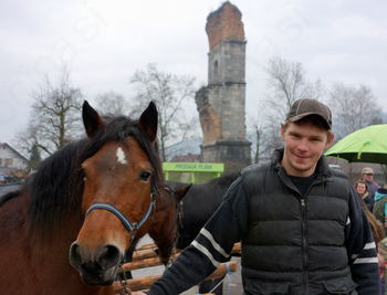Toplar pod streho, blagoslov pa na dežju