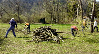 Odstranjevali smo smeti in posledice žledu