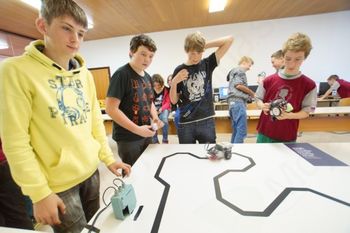 Dvojna zmaga na regijskem robotskem tekmovanju za OŠ Tržič Dvojna zmaga na regijskem robotskem tekmovanju za OŠ Tržič