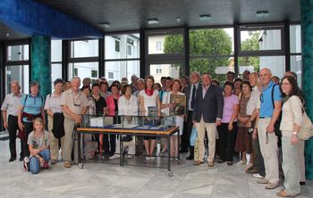 Veliko navdušenje udeležencev ekskurzije Po poti Antona Umeka – Okiškega iz Okiča v Celovec 