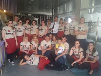 Zaposleni v Kavarni Park s kreatorskimi uniformami Matevža Faganela