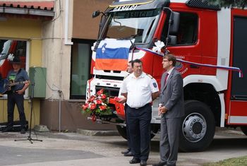 Prevzema novega gasilskega vozila AC 8000l