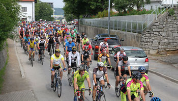 Čez 800 kolesarjev na maratonu treh občin