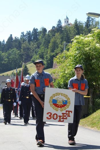 Člani PGD Podolnica s slavnostno sejo in parado počastili 30-letnico