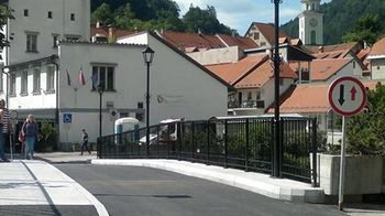OBNOVLJEN MOST V CENTRU TRŽIČA PONOVNO ODPRT