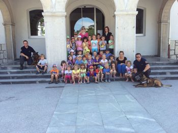 SPOZNALI SMO DELO POLICAJEV IN SLUŽBENIH PSOV