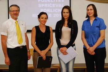 Zlata maturantka PM Eva Zupančič ob podelitvi srebrne Jurčičeve nagrade