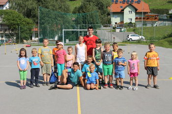 Krašenjski otroci se družijo tudi med športnimi aktivnostmi!