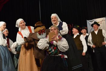 OBMOČNO FOLKLORNO SREČANJE FOLKLORNIH SKUPIN