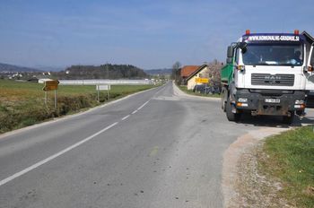 Dela na cesti Veliko Mlačevo-Žalna v polnem teku