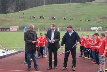 Odprtje pomožnega športnega objekta ob atletskem stadionu na Ravnah