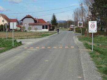 NA JOHAH UVAJAMO UKREPE ZA UMIRJANJA CESTNEGA PROMETA NA JOHAH UVAJAMO UKREPE ZA UMIRJANJA CESTNEGA PROMETA