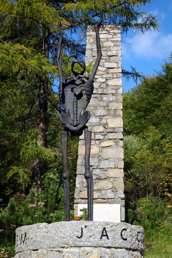 NIKOLI VEČ ZGOLJ ŠTEVILKA, AMPAK ČLOVEK Z IMENOM IN PRIIMKOM NIKOLI VEČ ZGOLJ ŠTEVILKA, AMPAK ČLOVEK Z IMENOM IN PRIIMKOM