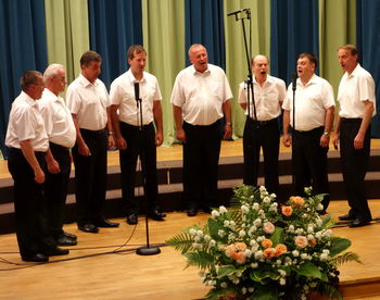 Prijateljski oktet Valvasor iz Šmartnega pri Litiji.
