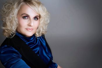 ALENKA GODEC,  26. junij 2015, ob 20.30, POLETNI GLASBENI VEČERI V ŽIČKI KARTUZIJI 2015