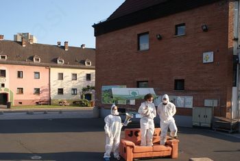 Na Ravnah se širi kulturni virus JEBOLA