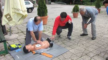 Sobotne predstavite temeljnih postopkov oživljanje z uporabo avtomatskega defibrilatorja na Lisci
