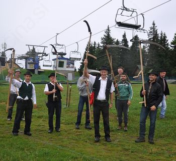 Pokosili mokrega "volka" na Rogli