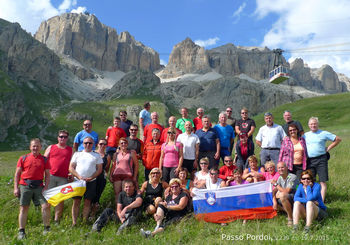 NA LEDENIKIH DOLOMITOV