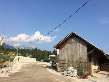 Obvestilo o novih zaporah cest in nadaljevanju del po vaseh v Občini Preddvor