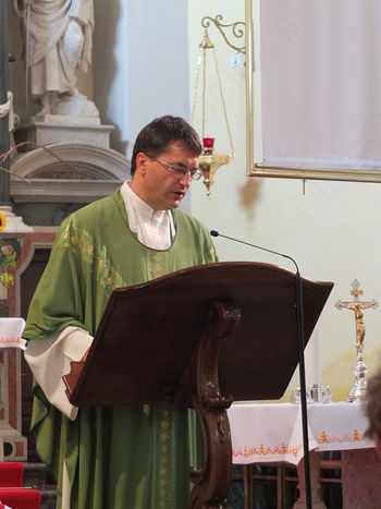 Mirenska župnija dobila novega župnika gospoda Roberta Ušaja Mirenska župnija dobila novega župnika gospoda Roberta Ušaja