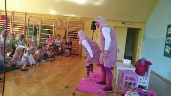 PRVOŠOLCE V POŠ LETUŠ POSPREMILI "TRIJE PRAŠIČKI"