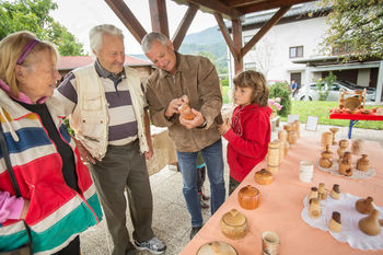  Srce Slovenije v Litiji: oglarska malica, jahanje in spanje na seniku